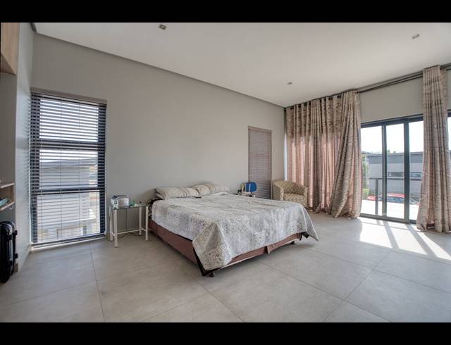 4 BEDROOM HOUSE FOR SALE IN PALM LAKES ESTATE
